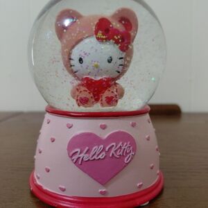 Hello Kitty Pink Glitter Snow Globe
